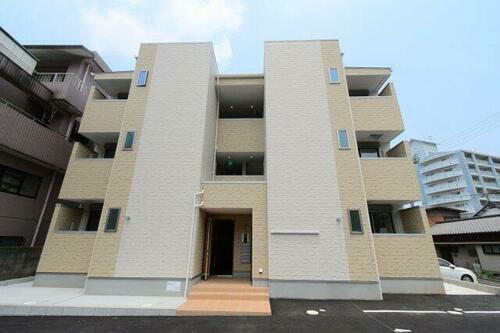 福岡県北九州市八幡西区陣原５丁目 3階建
