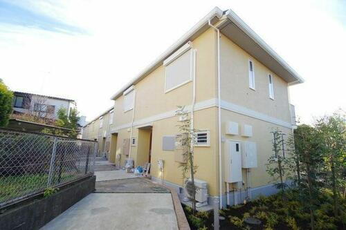 東京都狛江市中和泉４丁目 2階建