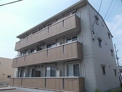 ラ・ファミーユ 3階建