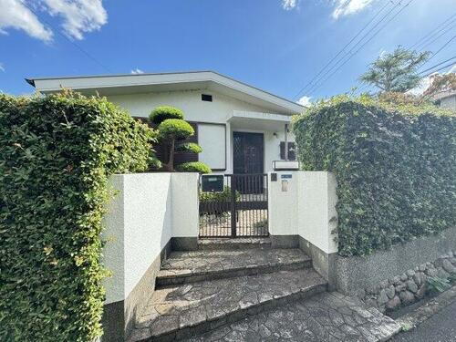 兵庫県宝塚市宝梅１丁目 築57年12ヶ月 2階建