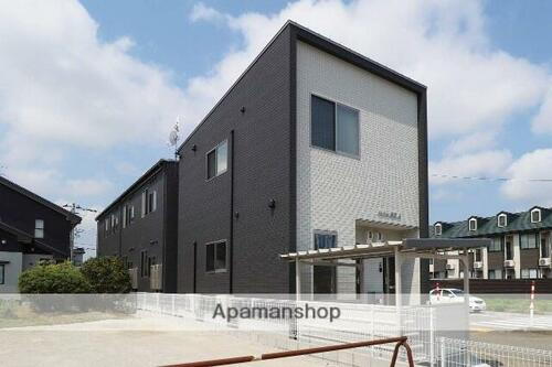 富山県富山市婦中町田島 2階建