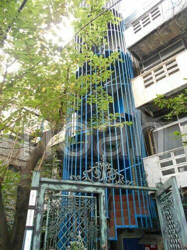 東京都新宿区西新宿６丁目 築52年12ヶ月 4階建