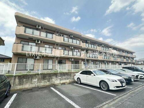 ペアシティ久喜弐番館 3階建