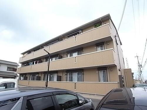 フェリア佐用岡 3階建