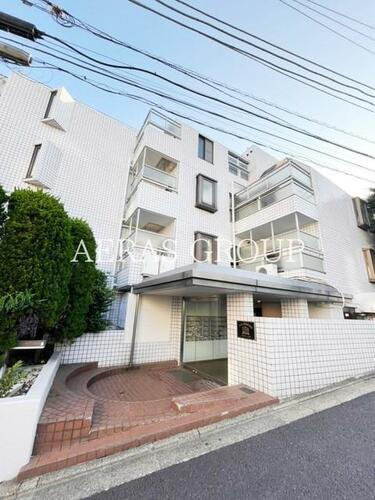 東京都港区南青山４丁目 4階建