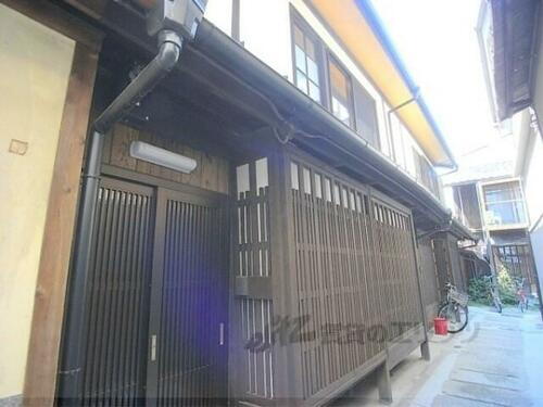 京都府京都市下京区仏光寺通油小路東入木賊山町 築46年11ヶ月 2階建