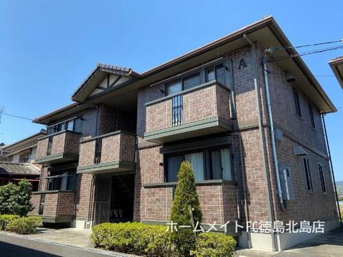 徳島県板野郡藍住町東中富字直道傍示 2階建 築20年1ヶ月