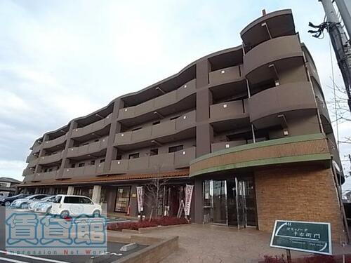 兵庫県神戸市西区玉津町出合 4階建