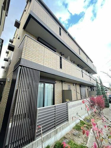 大阪府堺市北区北花田町４丁 3階建