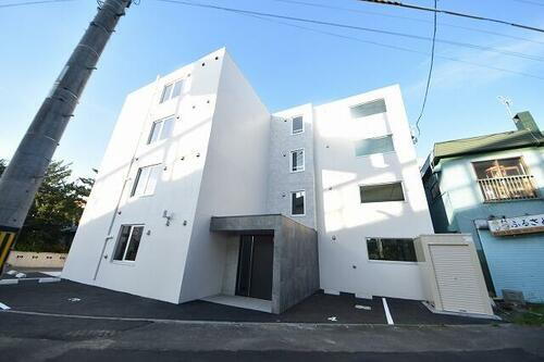 Ｌｉｖｅａｓｅ　Ｎ３３（リヴィースエヌ３３） 4階建