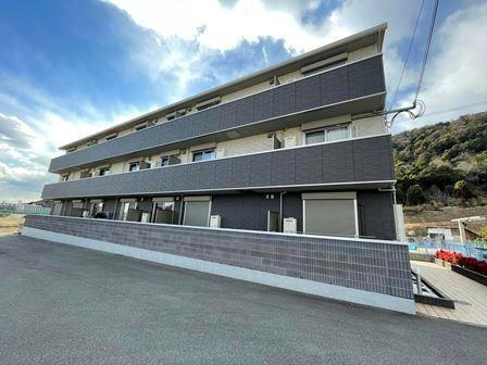 兵庫県姫路市広畑区西蒲田 3階建