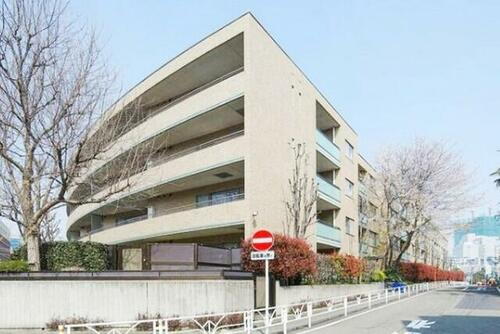 東京都渋谷区鉢山町 4階建