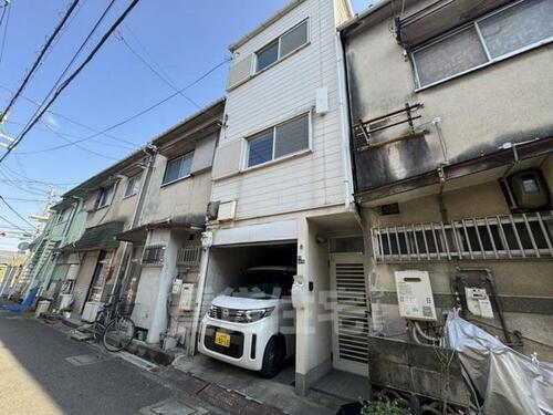 大阪府門真市北巣本町 3階建