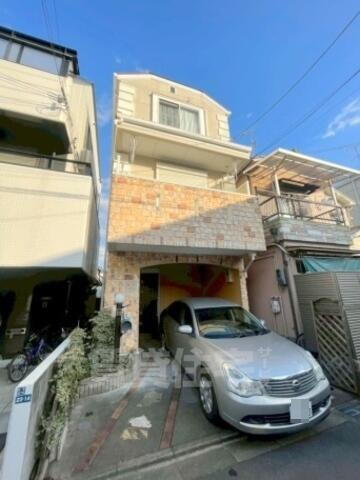 大阪府吹田市泉町５丁目 3階建