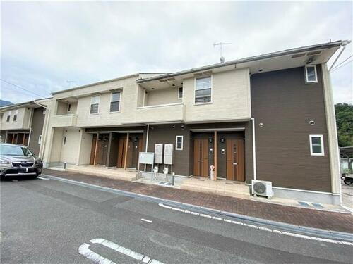 福岡県直方市大字上頓野 2階建