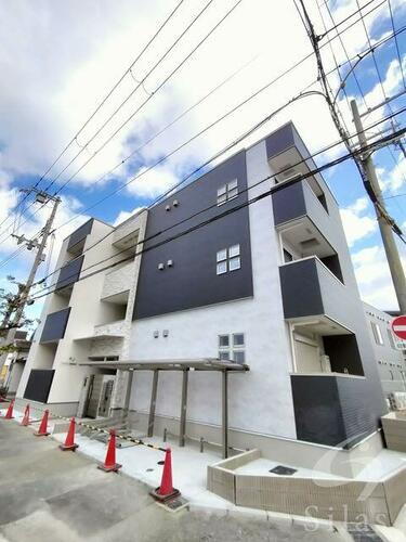 兵庫県尼崎市北大物町 築1年11ヶ月 3階建