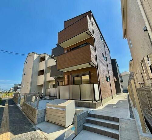 千葉県柏市船戸１丁目  3階建