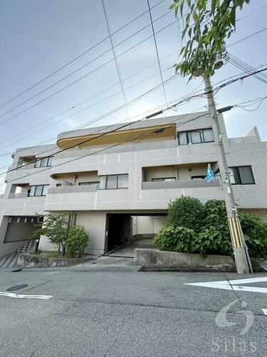 兵庫県神戸市東灘区森北町６丁目 3階建