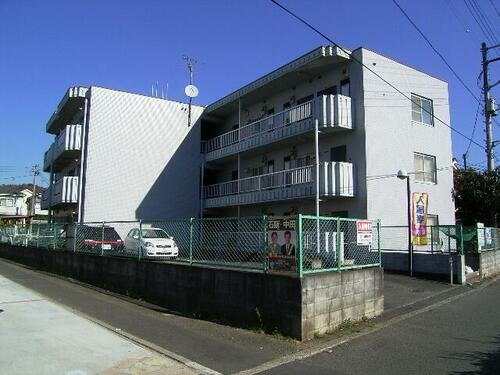 東京都町田市三輪町 3階建