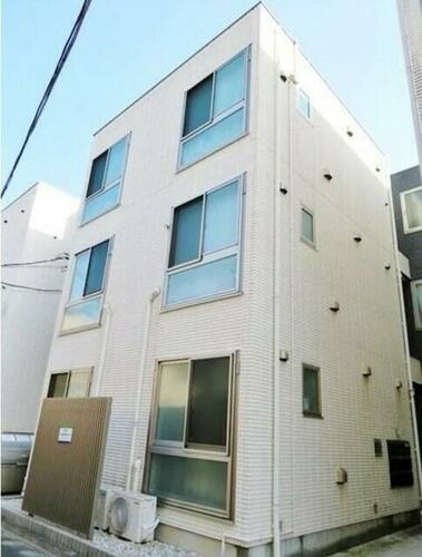 東京都中野区本町６丁目 3階建