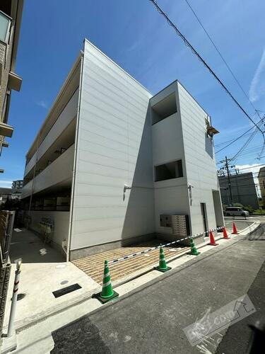 レガーロ鳳東町 3階建