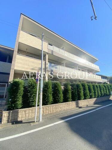 東京都世田谷区赤堤３丁目 3階建