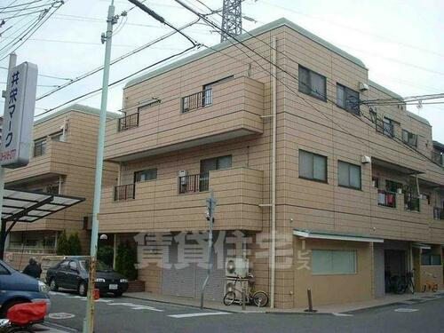ラフォーレ七松 3階建