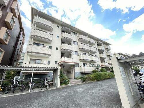 フォルク北千里Ｎ棟 4階建