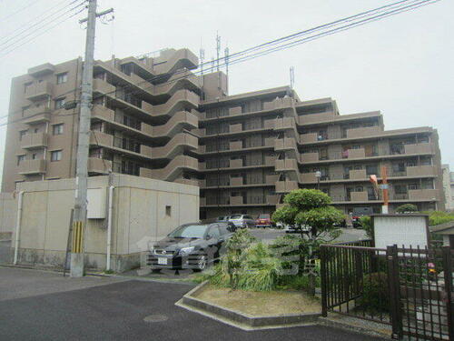 サバービア泉大津 8階建