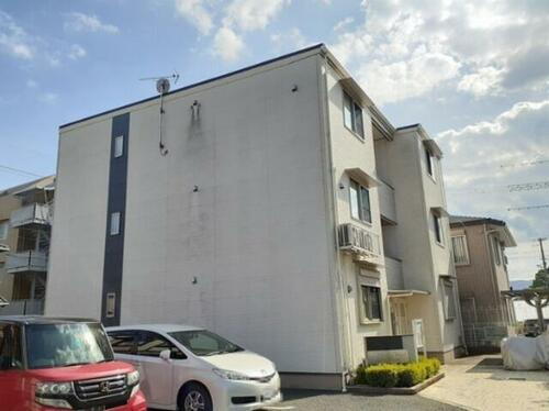 兵庫県伊丹市荒牧２丁目 築8年10ヶ月 3階建