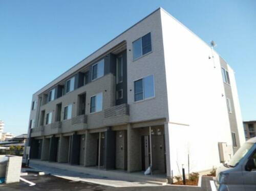 兵庫県宝塚市山本丸橋１丁目 築11年10ヶ月 3階建