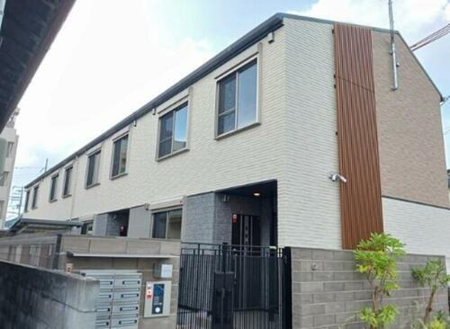 兵庫県宝塚市平井２丁目  2階建