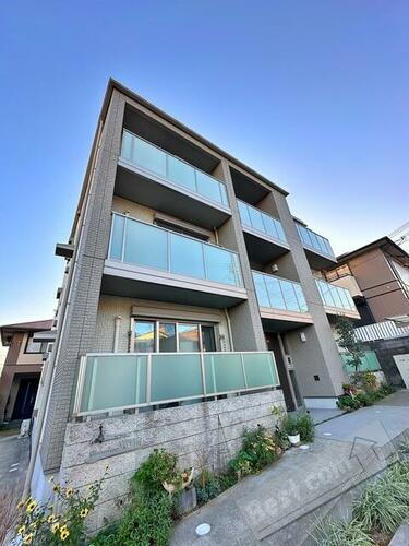 和歌山県和歌山市鷹匠町７丁目 3階建