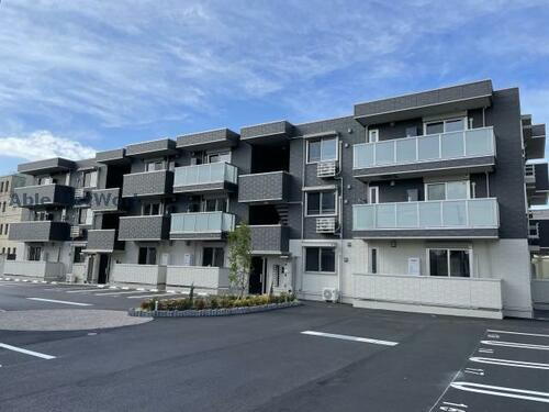 愛媛県松山市持田町３丁目 築3年10ヶ月 3階建