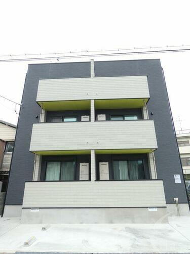 兵庫県尼崎市神田南通５丁目 3階建