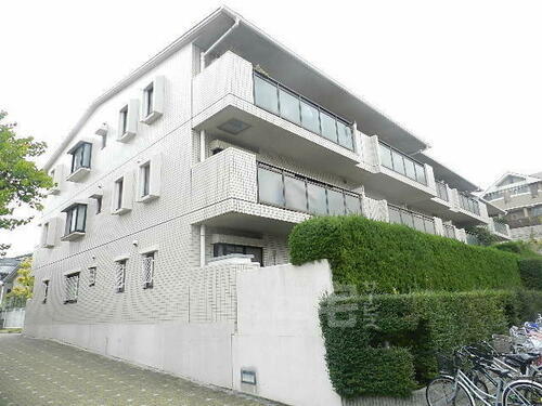 グラン・ドムール池田旭丘２番館 3階建