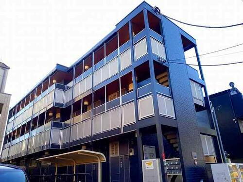 レオパレスグランデⅢ 3階建