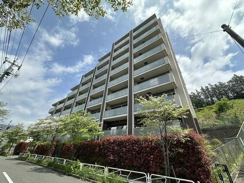 ヴェルディーク京王堀之内 地上8階地下2階建