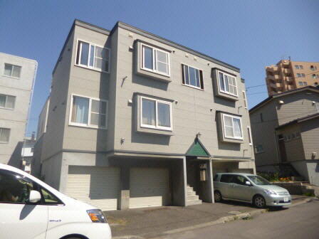 北海道札幌市南区澄川五条３丁目 築30年8ヶ月 3階建