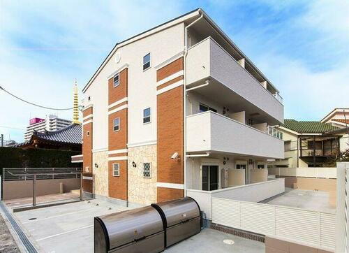 大阪府枚方市岡南町 築10年11ヶ月 3階建