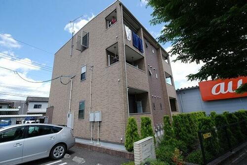 シャルマン・ドミール 3階建