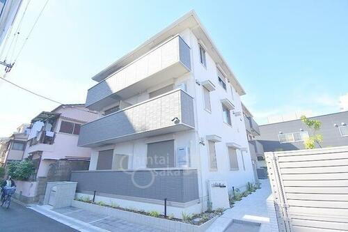 アドール 3階建
