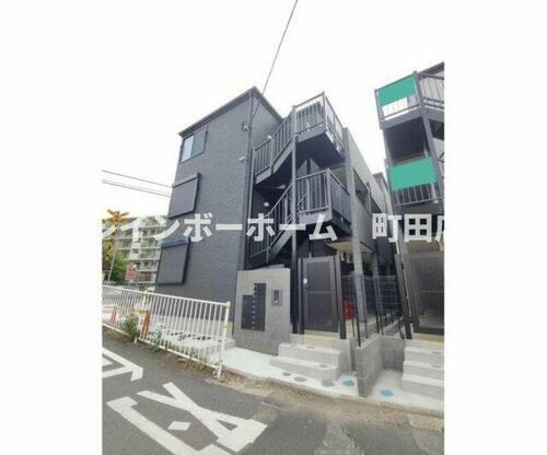 神奈川県横浜市緑区白山１丁目  3階建