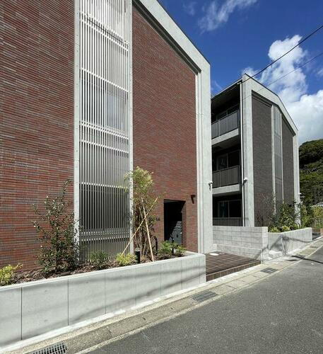 神奈川県鎌倉市雪ノ下１丁目 築2年8ヶ月 3階建