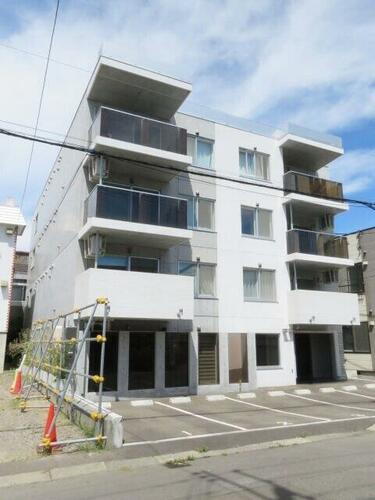 北海道札幌市手稲区手稲本町一条１丁目 4階建