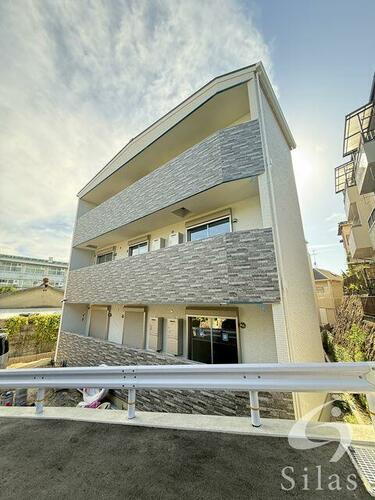 大阪府四條畷市大字清瀧  3階建