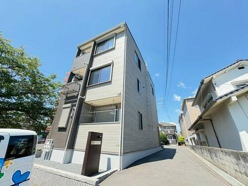 サンカルージ　ウェスト 3階建