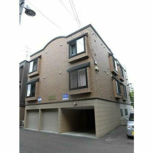 北海道札幌市東区北二十三条東１丁目 3階建