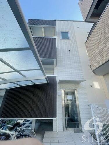ロータスコート 3階建