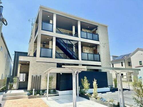 大阪府大東市御領１丁目 3階建 